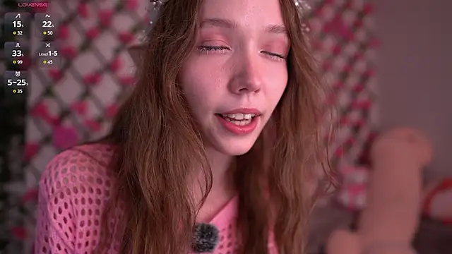 Snapshot of Petite_Polly chatting on 11.02.25 Petite Polly online show from 11.02.25