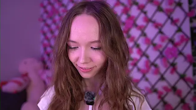 Snapshot of Petite_Polly chatting on 11.04.25 Petite Polly online show from 11.04.25