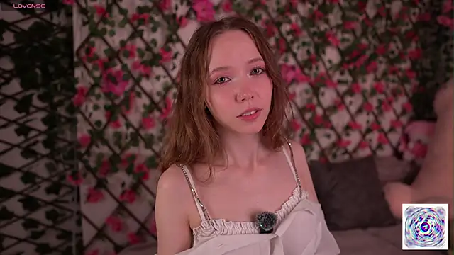 Snapshot of Petite_Polly chatting on 11.15.25 Petite Polly online show from 11.15.25