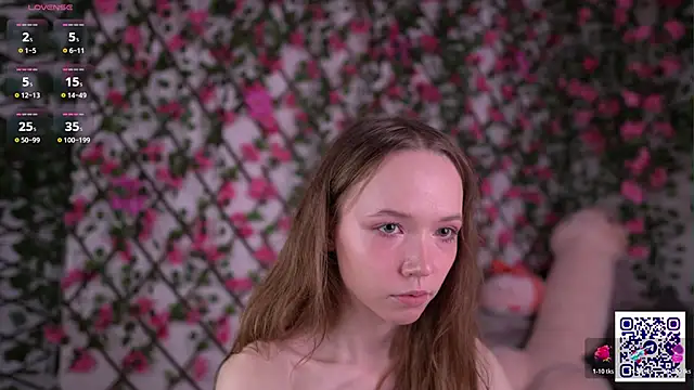 Snapshot of Petite_Polly chatting on 11.18.25 Petite Polly online show from 11.18.25