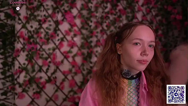 Snapshot of Petite_Polly chatting on 11.20.25 Petite Polly online show from 11.20.25