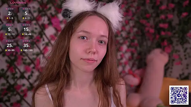 Snapshot of Petite_Polly chatting on 11.23.25 Petite Polly online show from 11.23.25