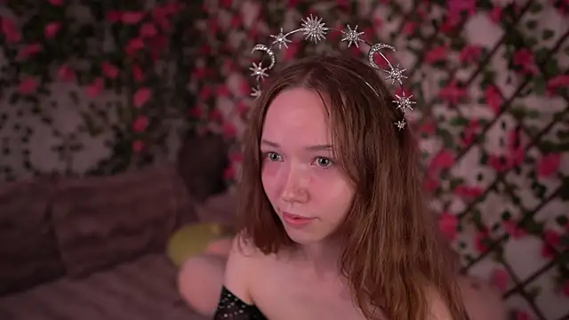 Snapshot of Petite_Polly chatting on 11.28.25 Petite Polly online show from 11.28.25