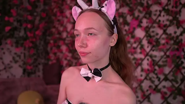 Snapshot of Petite_Polly chatting on 11.29.25 Petite Polly online show from 11.29.25