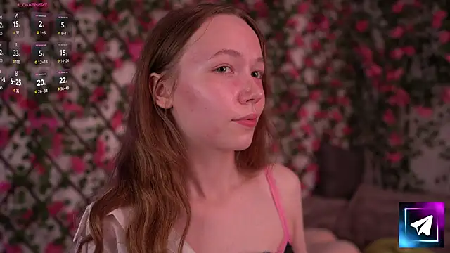 Snapshot of Petite_Polly chatting on 11.30.25 Petite Polly online show from 11.30.25