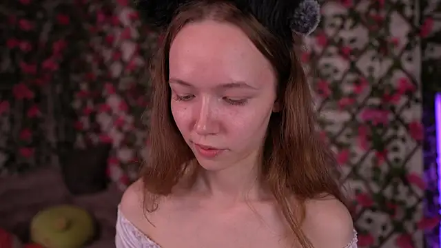 Snapshot of Petite_Polly chatting on 12.03.25 Petite Polly online show from 12.03.25