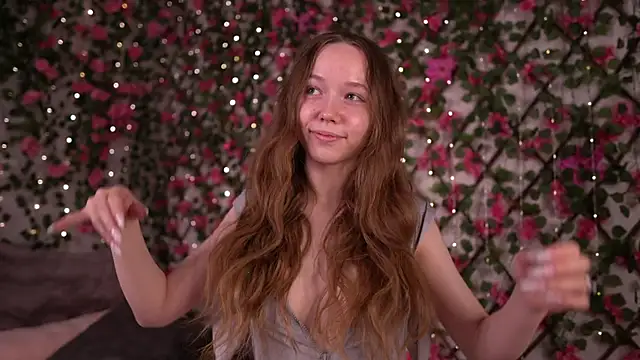 Snapshot of Petite_Polly chatting on 12.14.25 Petite Polly online show from 12.14.25