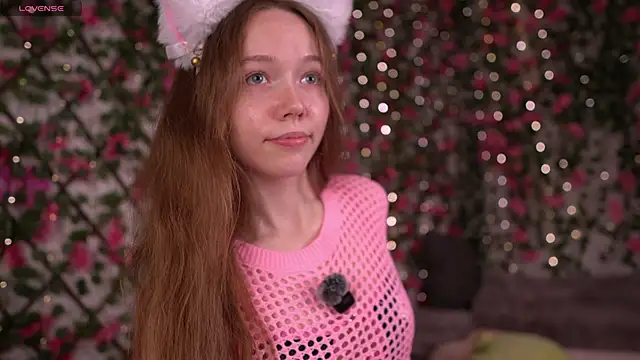 Snapshot of Petite_Polly chatting on 12.15.25 Petite Polly online show from 12.15.25