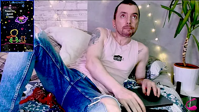 Markus Rivas online show from 10.26.25