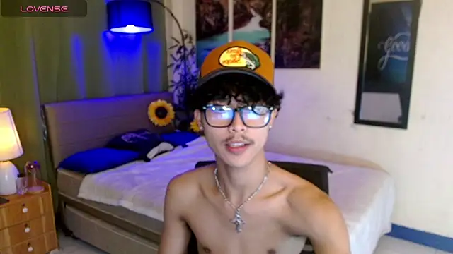 Snapshot of AsianCarl chatting on 11.04.25 AsianCarl online show from 11.04.25