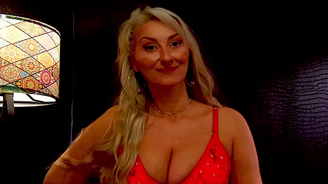 Snapshot of LeticiaReys chatting on 12.03.25 LeticiaReys online show from 12.03.25