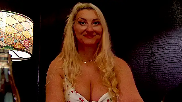 LeticiaReys online show from 12.18.25