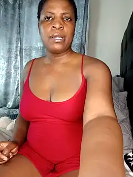 Snapshot of Linae1234 chatting on 11.04.25 Linae1234 online show from 11.04.25