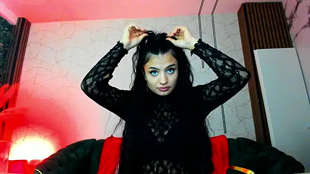 Snapshot of TinyVixen_ chatting on 10.13.25 TinyVixen online show from 10.13.25