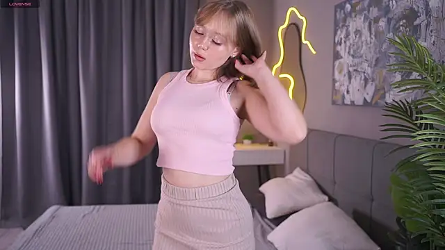 Snapshot of lorapalmerry chatting on 10.12.25 lorapalmerry online show from 10.12.25