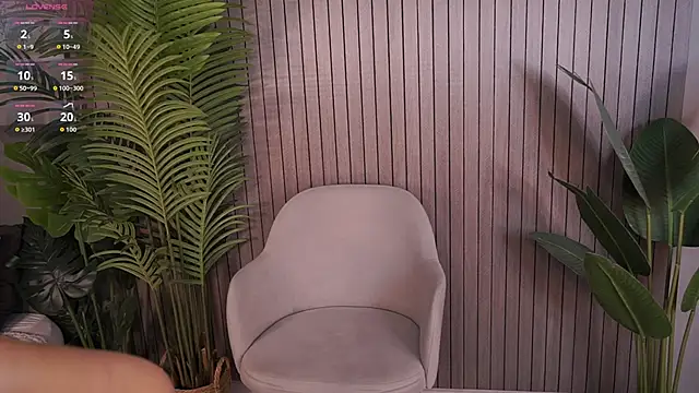 Snapshot of lorapalmerry chatting on 10.15.25 lorapalmerry online show from 10.15.25