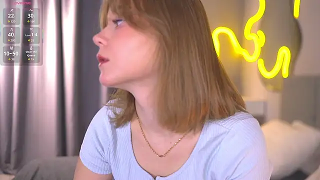 Snapshot of lorapalmerry chatting on 10.30.25 lorapalmerry online show from 10.30.25