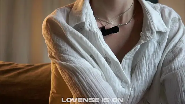 Snapshot of MarcyFrazee chatting on 10.31.25 MarcyFrazee online show from 10.31.25