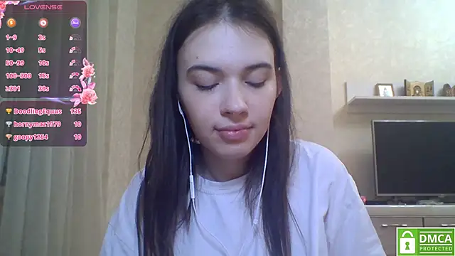 Snapshot of CeyaLier chatting on 07.15.26 CeyaLier online show from 07.15.26