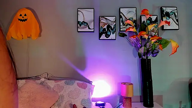 Snapshot of Jenn_W chatting on 10.24.25 Jenn W online show from 10.24.25