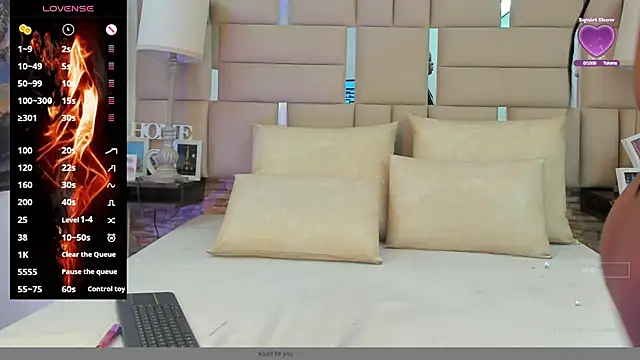 Snapshot of BeverlyMadison_ chatting on 10.30.25 BeverlyMadison online show from 10.30.25