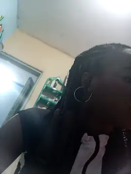 Snapshot of BeverlyMadison_ chatting on 11.25.25 BeverlyMadison online show from 11.25.25