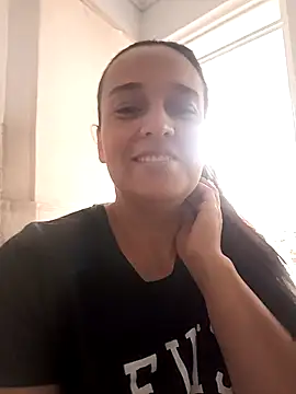 Snapshot of FiorellaDuboi chatting on 10.23.25 FiorellaDuboi online show from 10.23.25