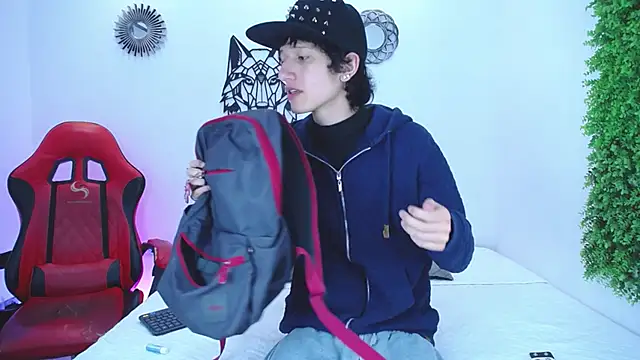 Emo Boy  online show from 11.12.25