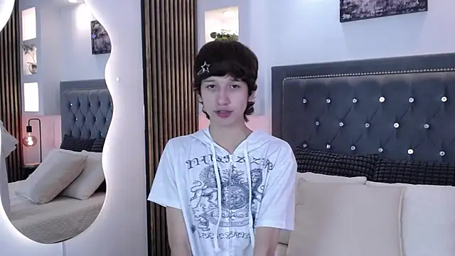 Snapshot of Emo_Boy_ chatting on 04.13.26 Emo Boy online show from 04.13.26