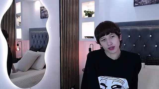 Snapshot of Emo_Boy_ chatting on 04.14.26 Emo Boy online show from 04.14.26