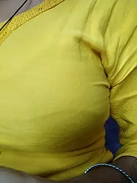 Snapshot of Village_girl99 chatting on 10.08.25 Village girl99 online show from 10.08.25