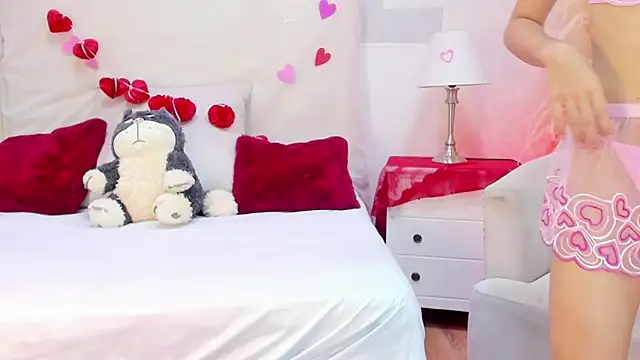 Snapshot of Sara_Collinss_ chatting on 02.14.26 Sara Collinss online show from 02.14.26