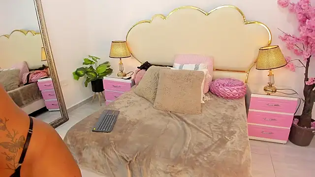 Snapshot of _NinaFox_ chatting on 07.14.26 NinaFox online show from 07.14.26