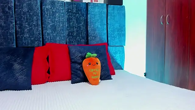 Kiim Owens online show from 11.19.25