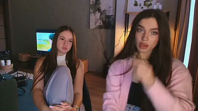 MayaGlow online show from 11.23.25