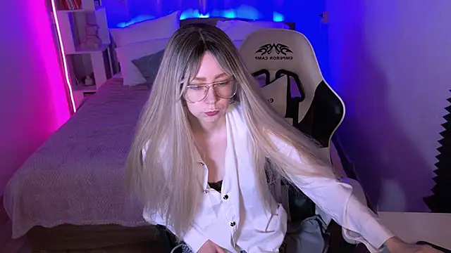 Snapshot of sofiisun chatting on 11.04.25 sofiisun online show from 11.04.25