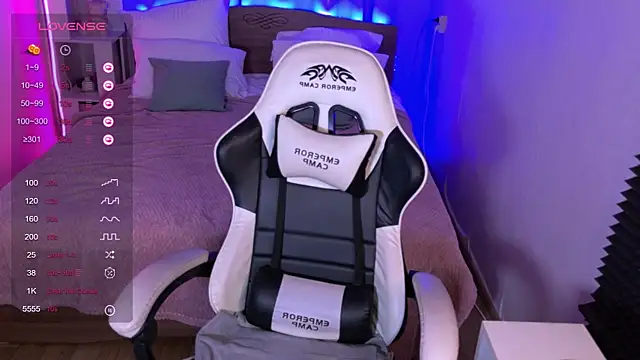 Snapshot of sofiisun chatting on 12.01.25 sofiisun online show from 12.01.25