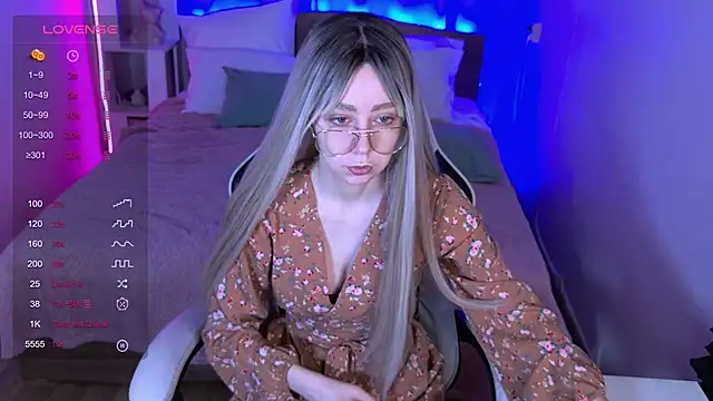 Snapshot of sofiisun chatting on 12.03.25 sofiisun online show from 12.03.25