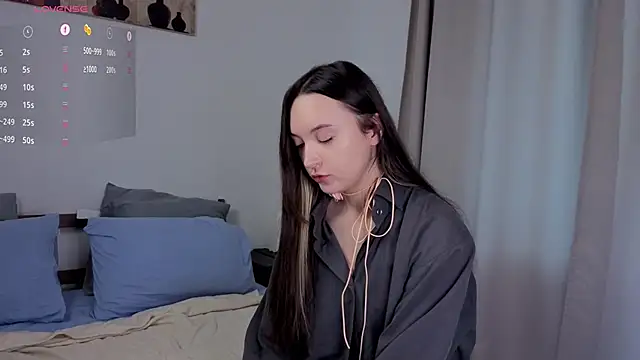 Snapshot of SylviaHamilton chatting on 10.16.25 SylviaHamilton online show from 10.16.25