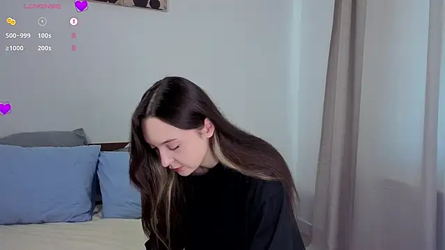 Snapshot of SylviaHamilton chatting on 10.18.25 SylviaHamilton online show from 10.18.25