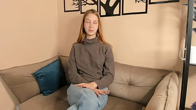 IveyColley online show from 10.08.25