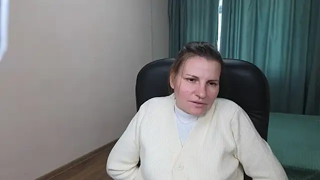 Snapshot of Mirabelle_Velvet chatting on 10.16.25 Mirabelle Velvet online show from 10.16.25