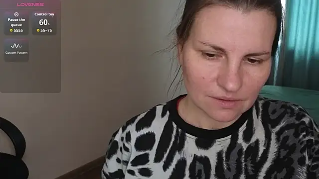 Snapshot of Mirabelle_Velvet chatting on 11.21.25 Mirabelle Velvet online show from 11.21.25