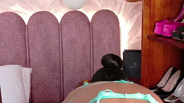 Bella-Torres online show from 11.28.25