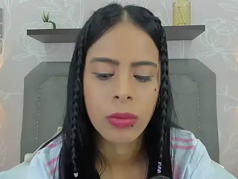 laura maite  online show from 11.24.25