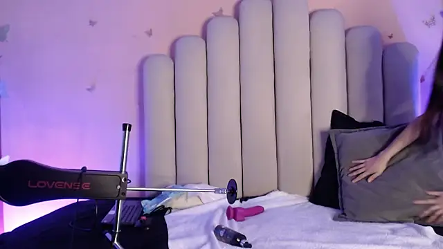 Snapshot of SweetRenata_ chatting on 10.20.25 SweetRenata online show from 10.20.25