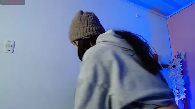 Snapshot of SweetRenata_ chatting on 10.22.25 SweetRenata online show from 10.22.25