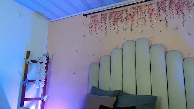 Snapshot of SweetRenata_ chatting on 10.24.25 SweetRenata online show from 10.24.25