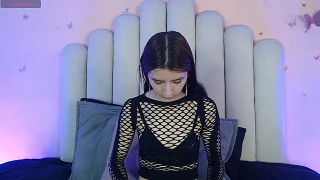 Snapshot of SweetRenata_ chatting on 11.04.25 SweetRenata online show from 11.04.25