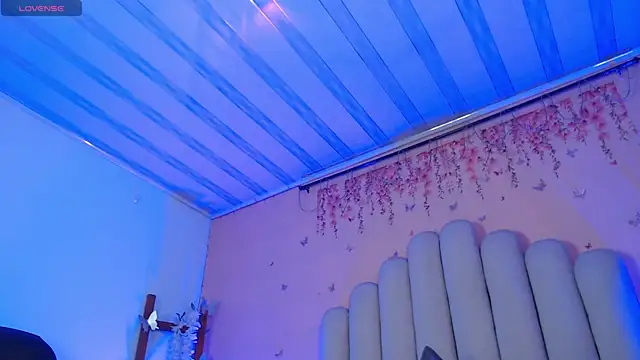 Snapshot of SweetRenata_ chatting on 11.13.25 SweetRenata online show from 11.13.25